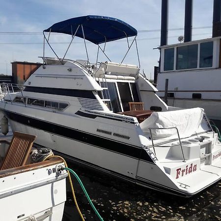 Yacht Stay Providence Marina Exteriör bild