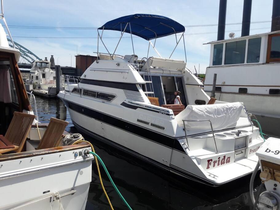 Yacht Stay Providence Marina Exteriör bild