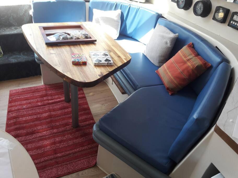 Yacht Stay Providence Marina Exteriör bild