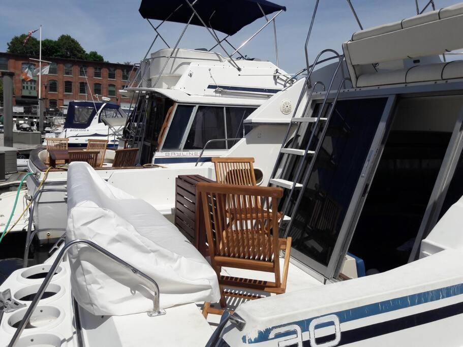 Yacht Stay Providence Marina Exteriör bild
