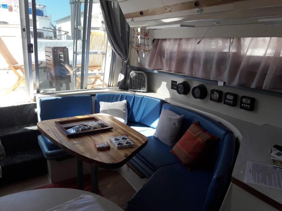Yacht Stay Providence Marina Exteriör bild